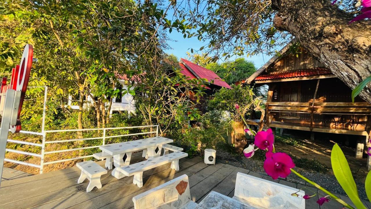 Moon River Resort Phimai Bagian luar foto